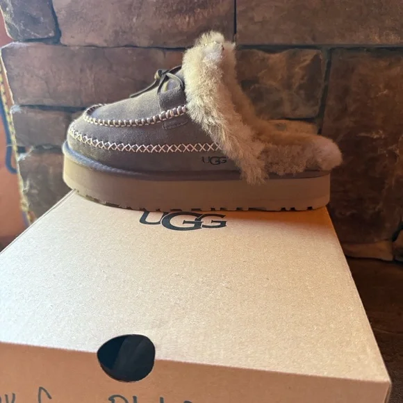 UGG Disquette Alpine Lightweight Platforms. NIB - Picture 6 of 7